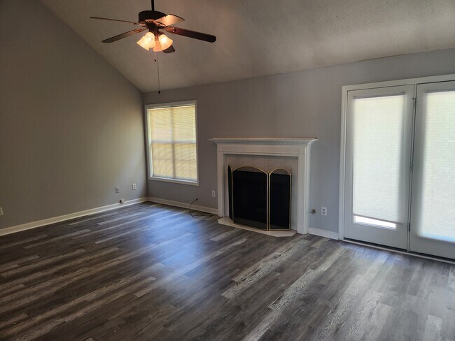Building Photo - 482 Grove Hill Dr