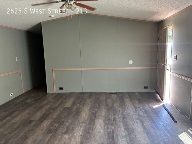 Building Photo - 2625 S West St