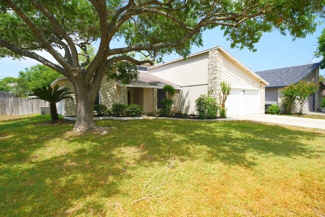 Building Photo - Gorgeous home available in great neighborhood. Realtor Commission: $500