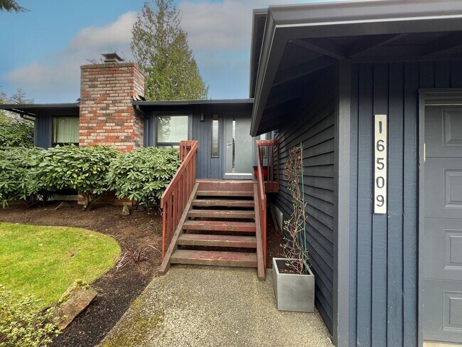 Foto del edificio - Gorgeous 3 Bedroom 2 Bath Home in Desirable Fairwood, Renton