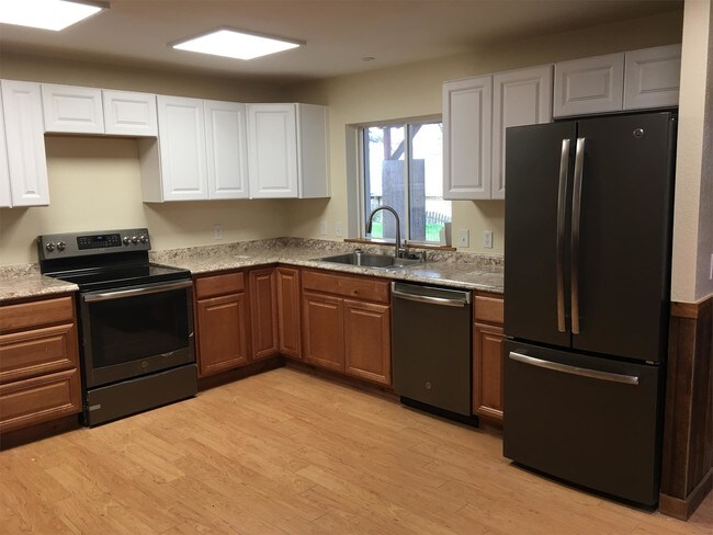 Foto del edificio - 441 NE Adams Ave