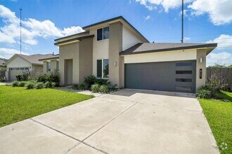 Building Photo - 823 Starcross Bnd Dr