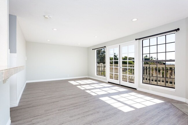 Building Photo - Luxury Condo in Mission Hills with VIEWS!