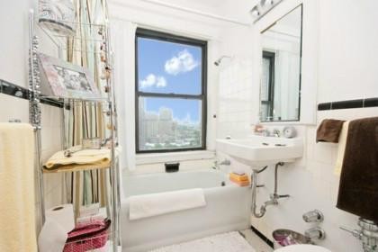 Building Photo - 444 W St James Pl