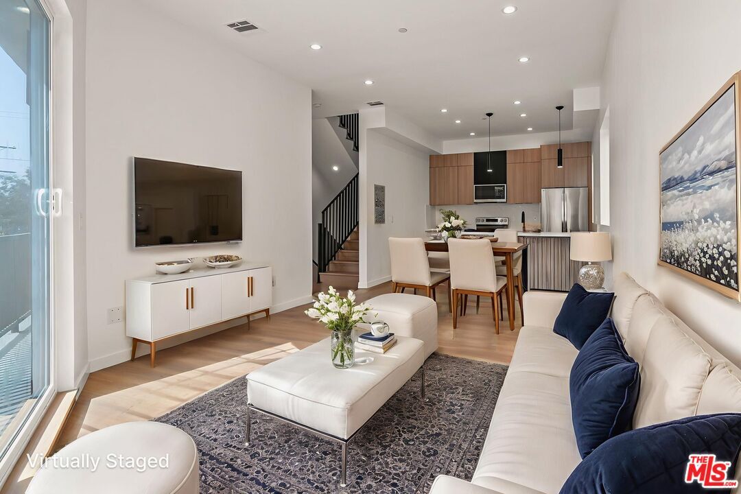 Foto principal - 257 S Park View St