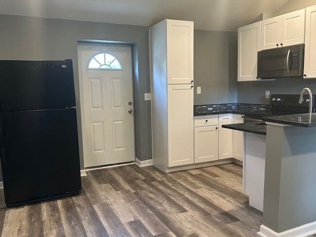 Building Photo - Single Floor Living!