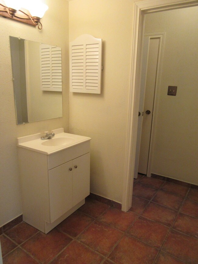 Foto del edificio - 3100 Walnut Bend #101