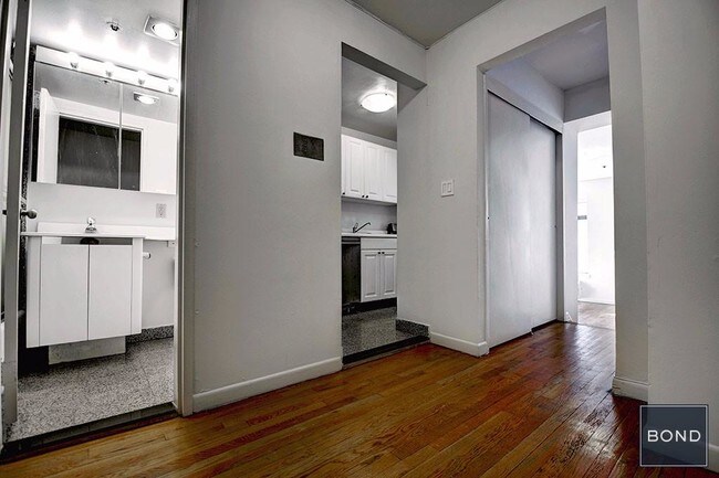 Building Photo - 131 E 83rd St
