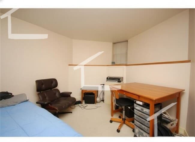 Building Photo - Charming 3 Bedroom- No Broker Fee