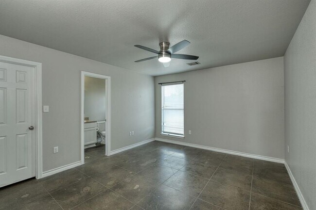 Foto del edificio - 104 Castleberry Ct