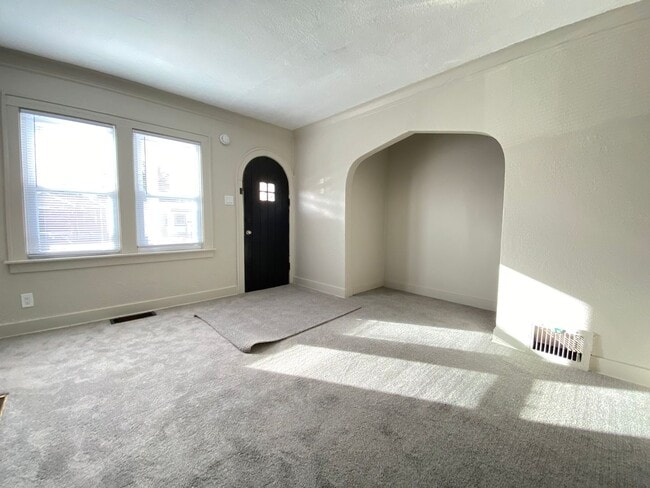 Building Photo - 261 Vine St