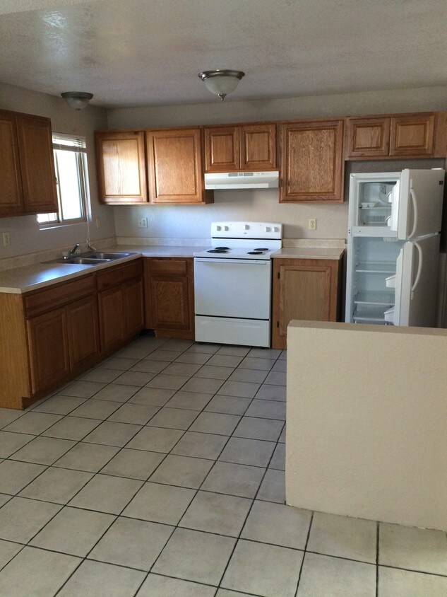 Primary Photo - 3362 N Cardi Blvd
