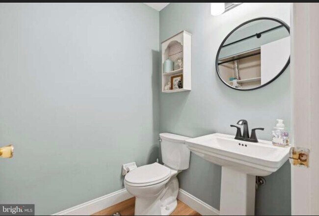 Foto del edificio - 146 Larchwood Ct
