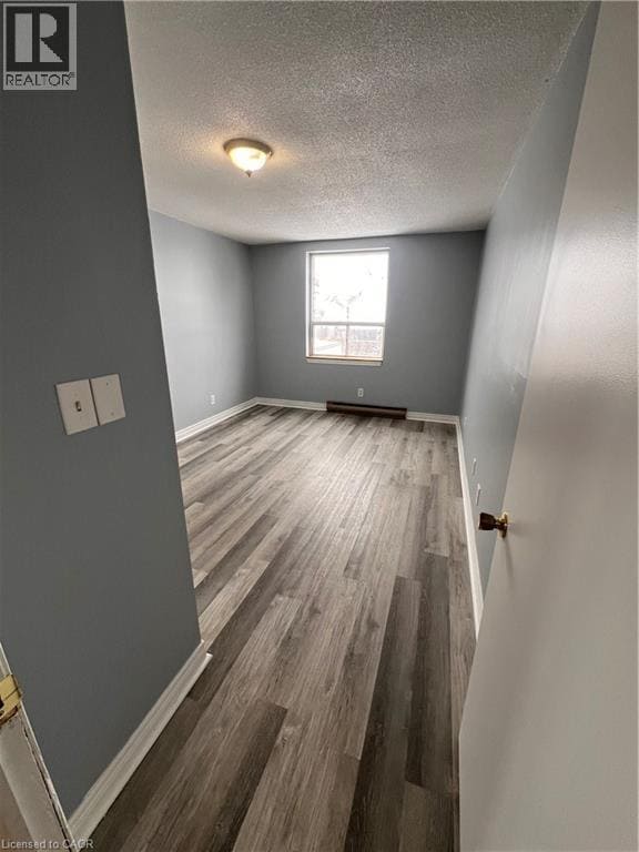 Building Photo - 102 Kenilworth Ave N