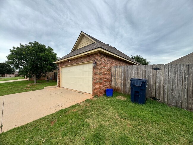 Foto del edificio - 3 Bed 2 Bath in Edmond!