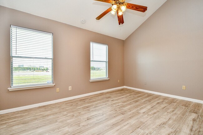 Foto del edificio - 2930 Grants Lake Blvd