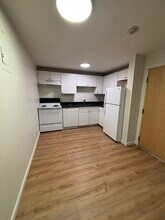 Building Photo - 707 Bedford St