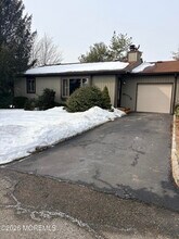 Building Photo - 210 Henderson Ct