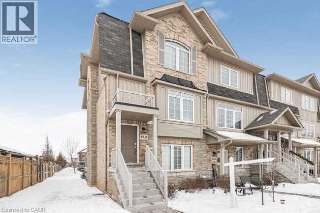 Photo du bâtiment - 5038 Serena Dr