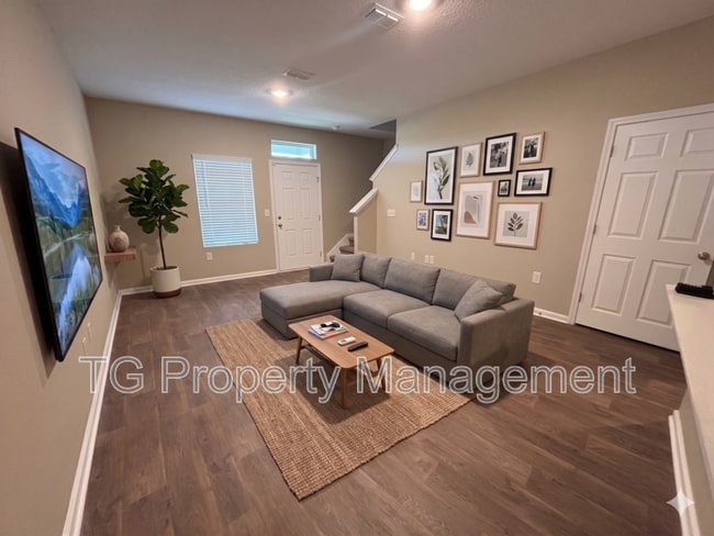 Building Photo - 903 Rivertree Pl