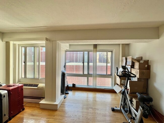 Building Photo - 4 Trowbridge Pl