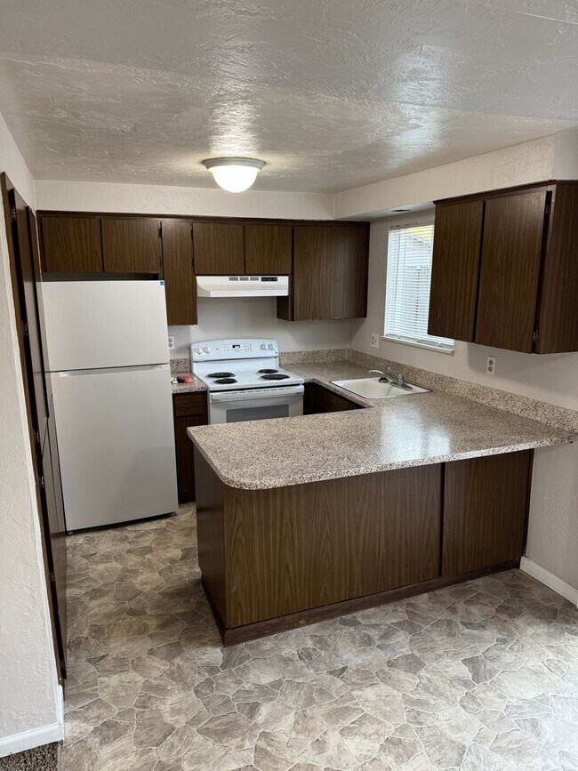 Foto del edificio - Updated 2 bedroom 1.5 bathroom duplex in Springfield!