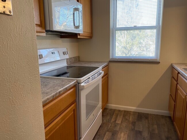 Cocina - 411 Poplar Ave