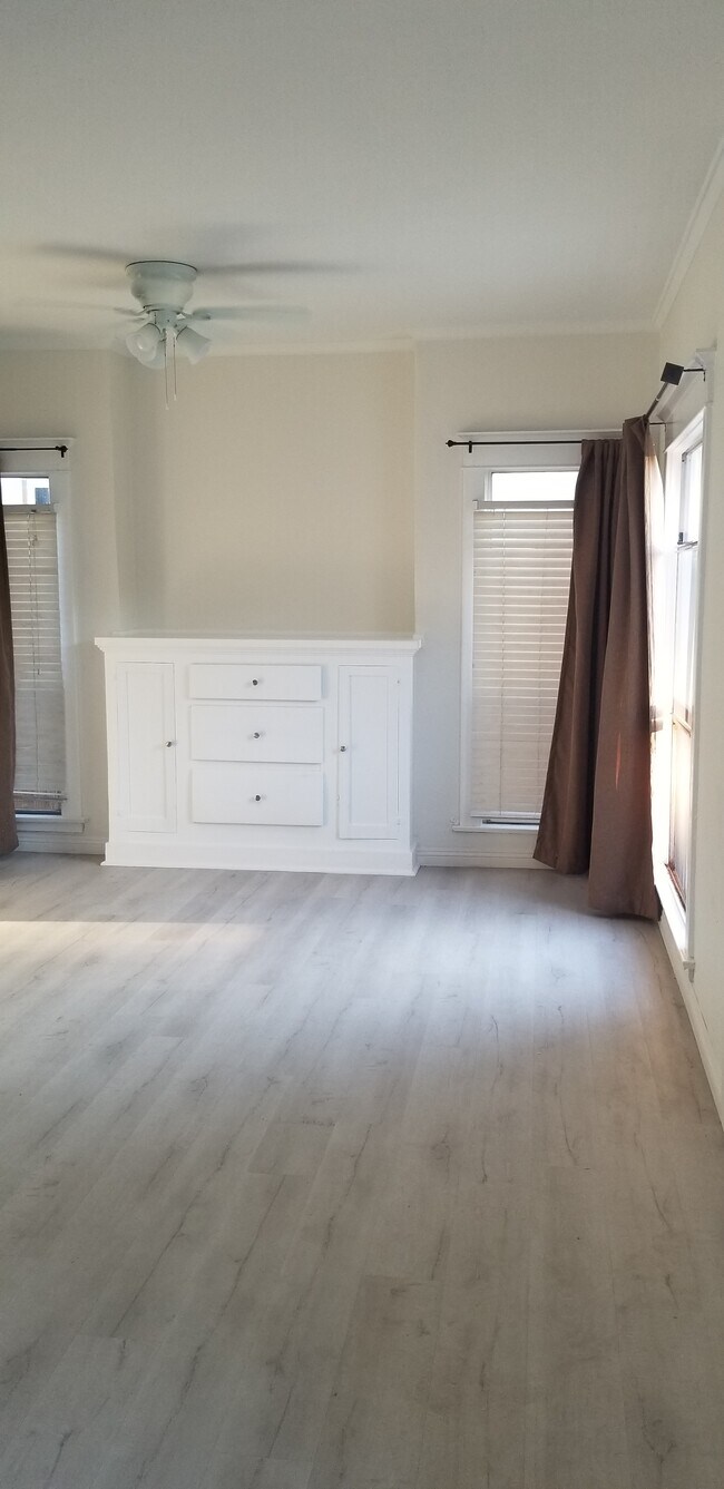 Front Room - 548 S Grande Vista Ave