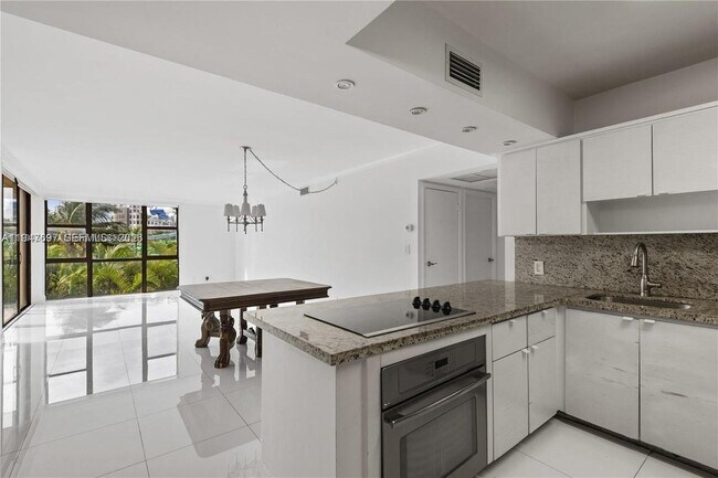 Foto del edificio - 20335 W Country Club Dr