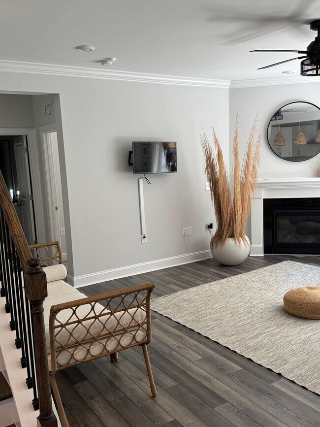 Building Photo - 5 BED, 3 bath with Attached 2 Car Garage in Devon Square Community, Wake Forest, NC.