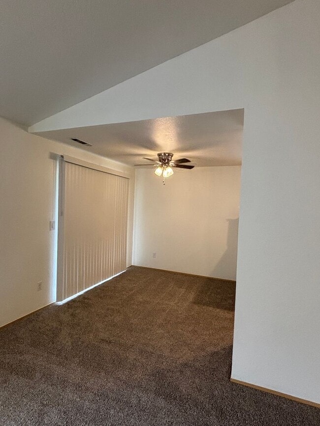 Interior Photo - Oakridge