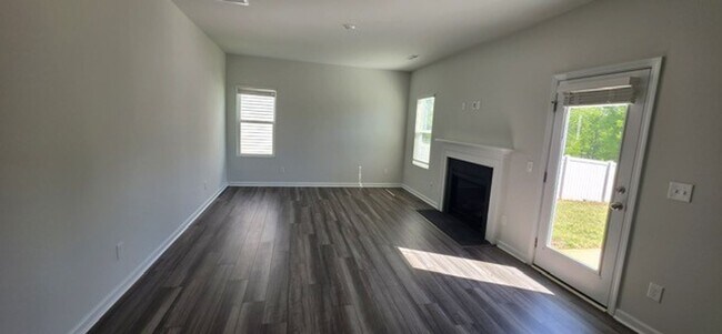 Foto del edificio - *** Move in Ready ***