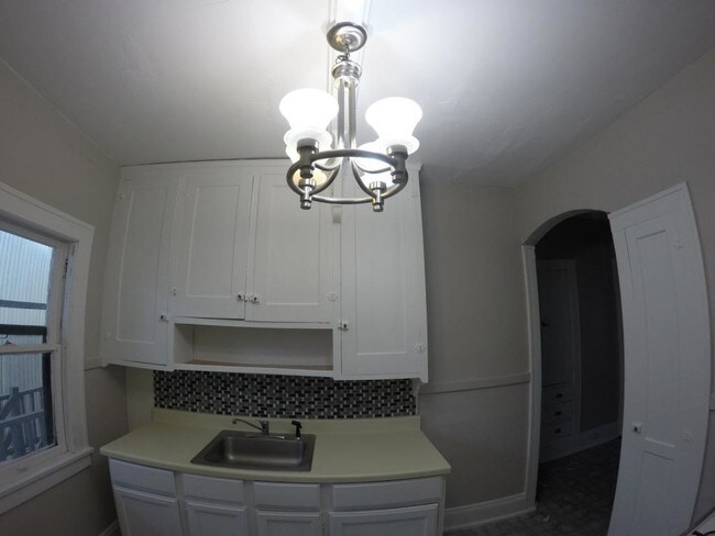 Foto del edificio - 1319 W 112th St