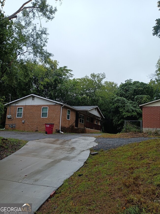 Building Photo - 1029 Maple St