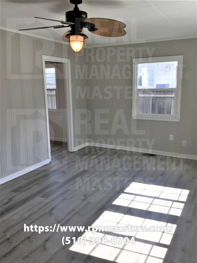 Building Photo - Cutest Little Home in Picturesque Town of ...
