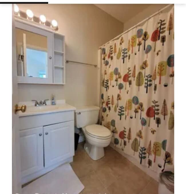 Building Photo - This bright and spacious 2-bedroom apartment