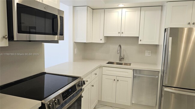 Foto del edificio - 1825 S Ocean Dr