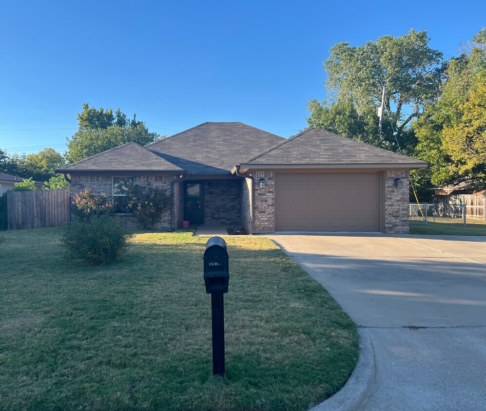 Primary Photo - 306 Lux Dr