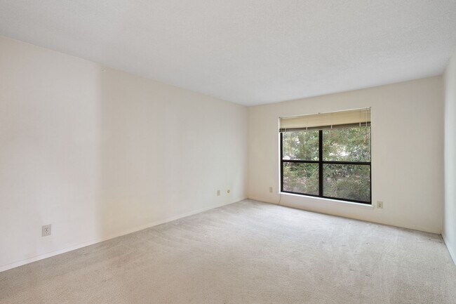 Foto del edificio - 7900 N Stadium Dr