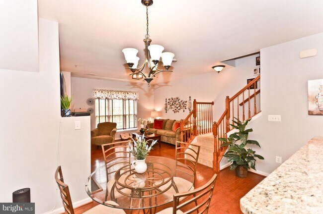 Dining - 12414 Rollys Ridge Ave