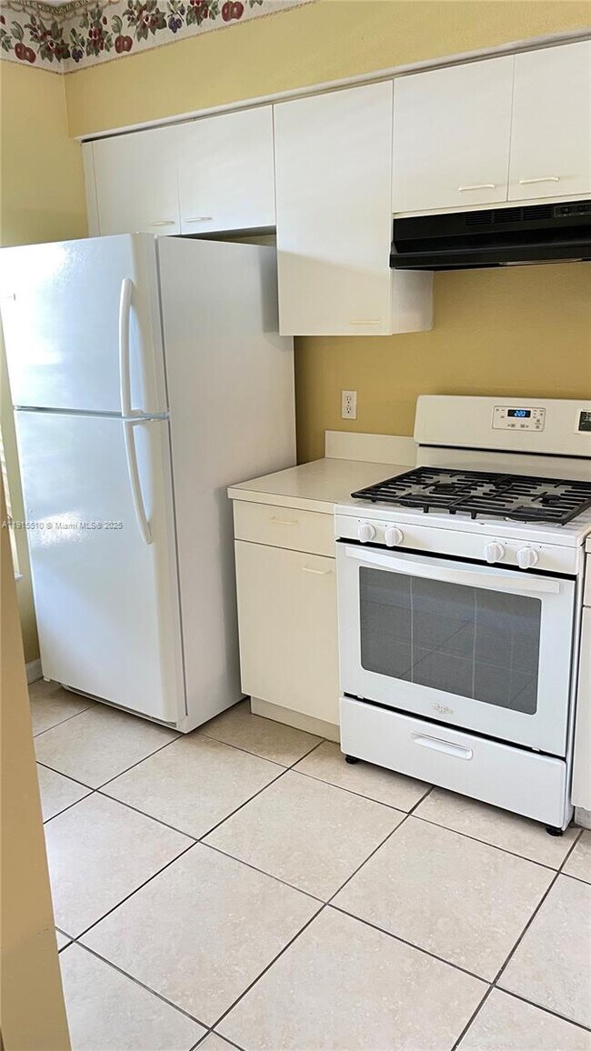 Building Photo - 8110 San Carlos Cir