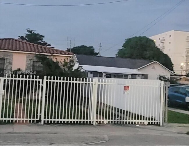 Foto del edificio - 2245 NW 3rd St