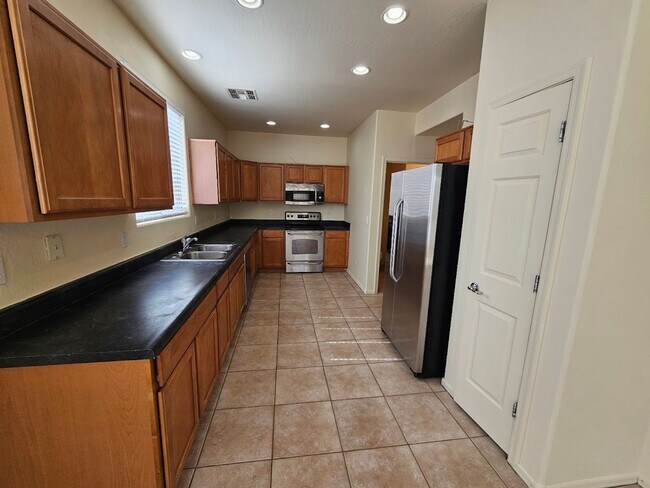 Foto del edificio - MCQUEEN & GERMAN GATED COMMUNITY 4 BED / 2...