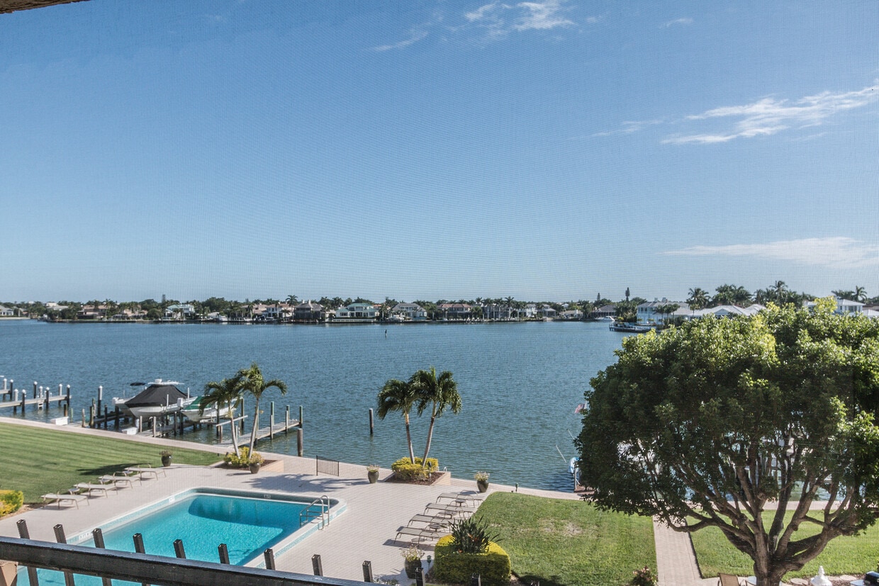 Primary Photo - 3430 Gulf Shore Blvd N