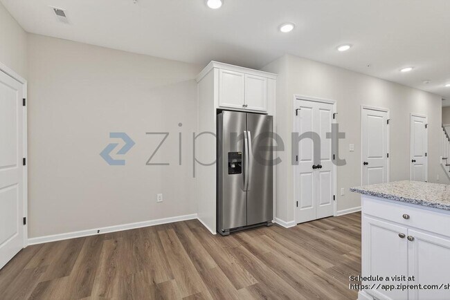 Foto del edificio - 1511 Fort Bragg Rd