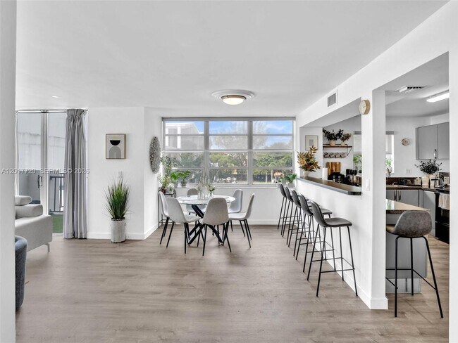 Foto del edificio - 2780 NE 183rd St