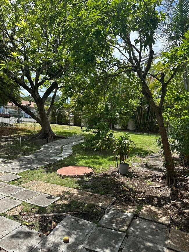Foto del edificio - 3600 SW 26th St