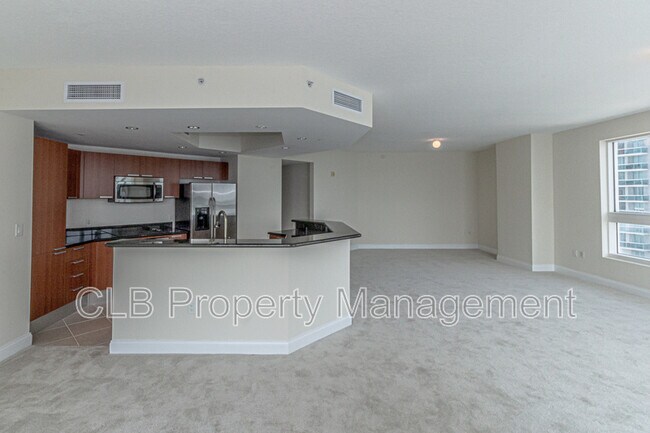 Building Photo - 231 Riverside Dr