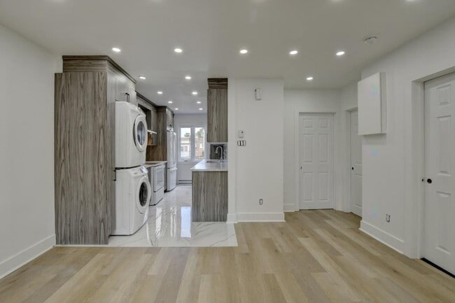 Building Photo - 8805 Rue Verville