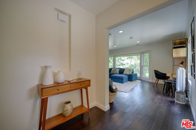 Building Photo - 2241 S Beverly Dr